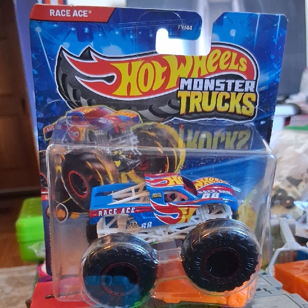 HOT WHEELS MONSTER JAM RACE ACE